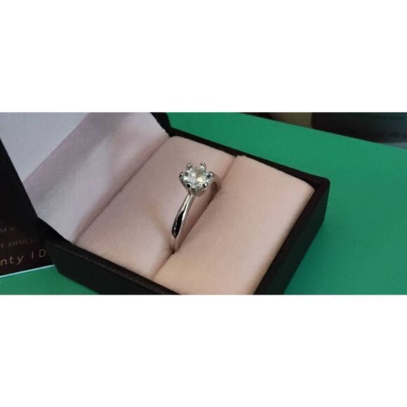 Stunning 1 Ct. Round Genuine Moissanite Solitaire Engagement Ring Sz 8 - Picture 2 of 6